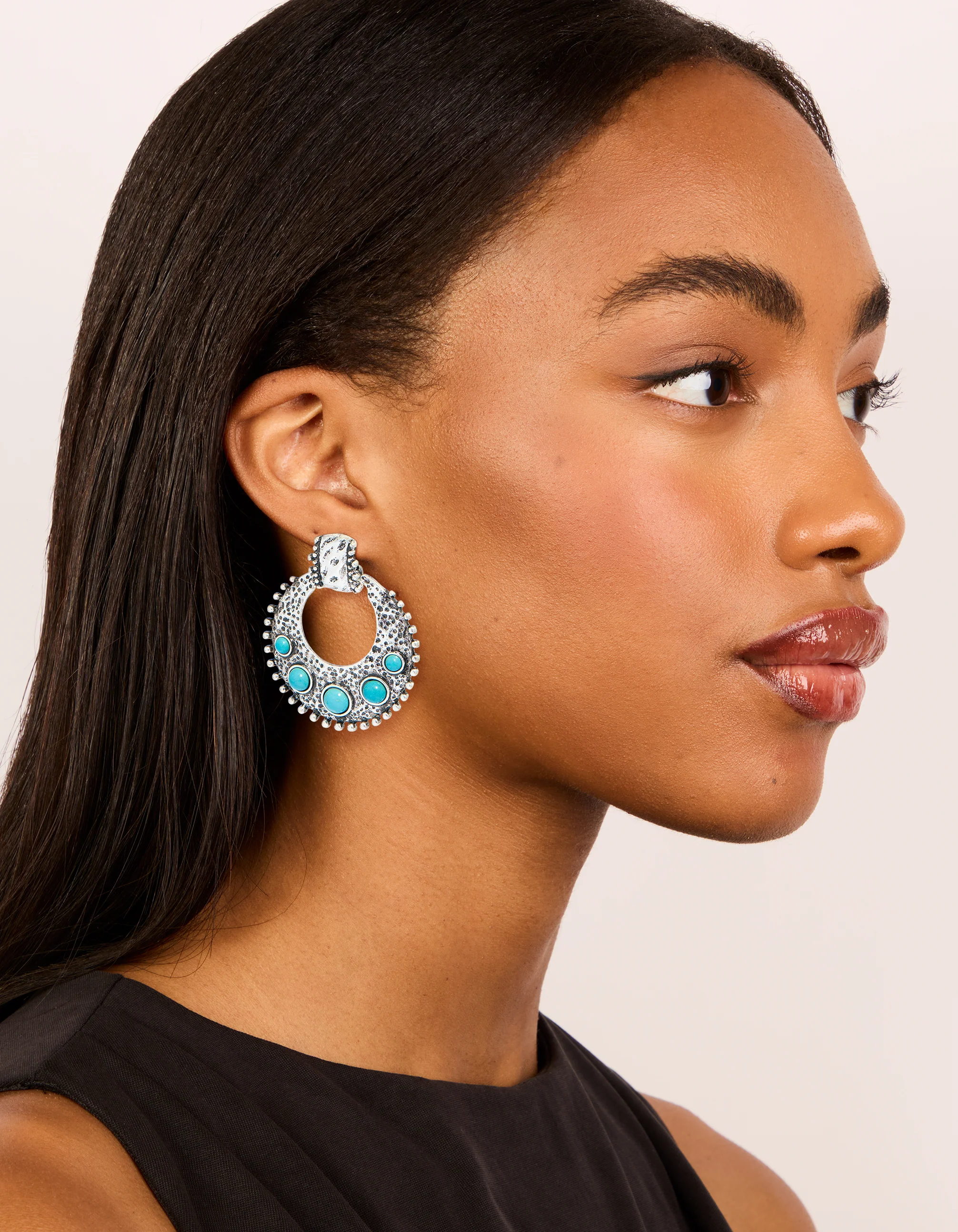 Antique Silver Turquoise Stone Round Textured Drop Earrings - Image 3