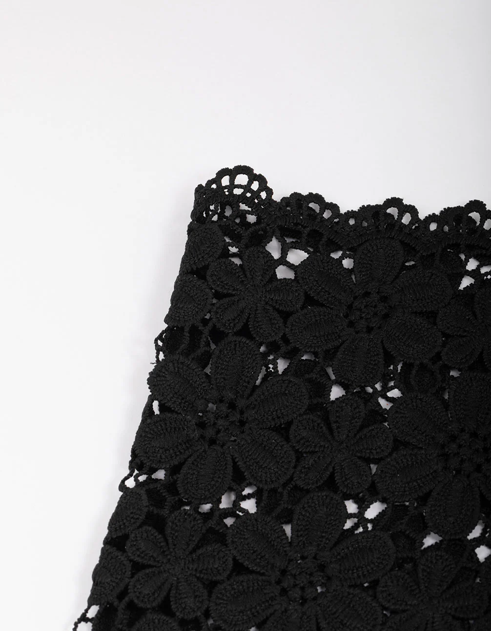 Black Fabric Embroidered Daisy Bandana - Image 3