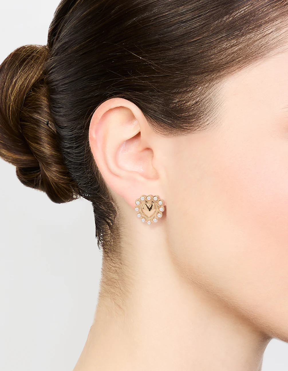 Gold Pearl Edge Heart Mini Stud Earrings - Image 2