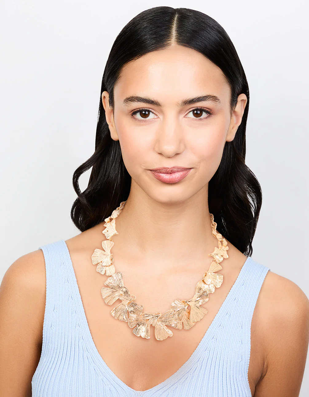Gold Leaf Detail Short Necklace - Image 3