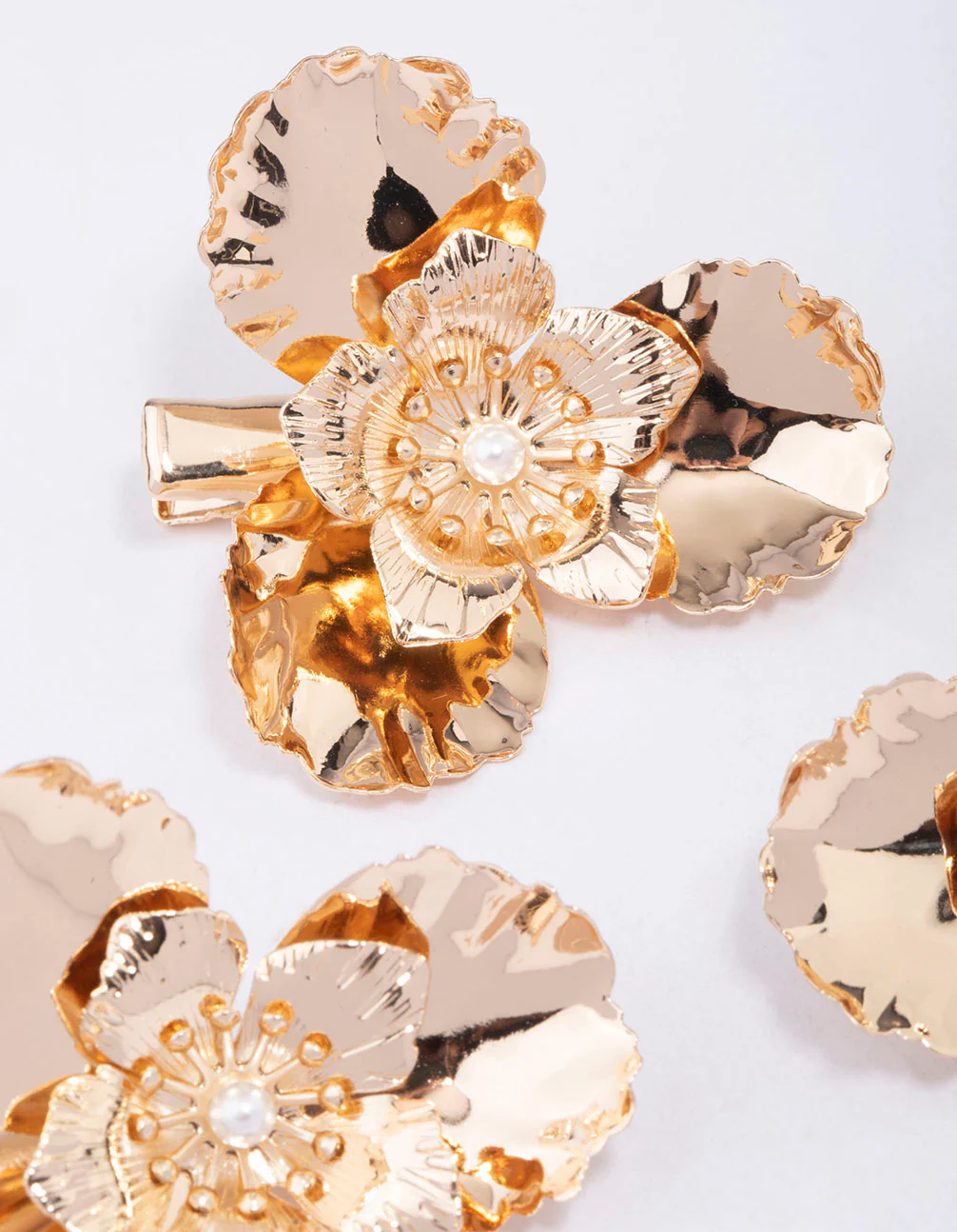 Gold Medium Pearl Flower Hair Clips 3-Pack - Image 3