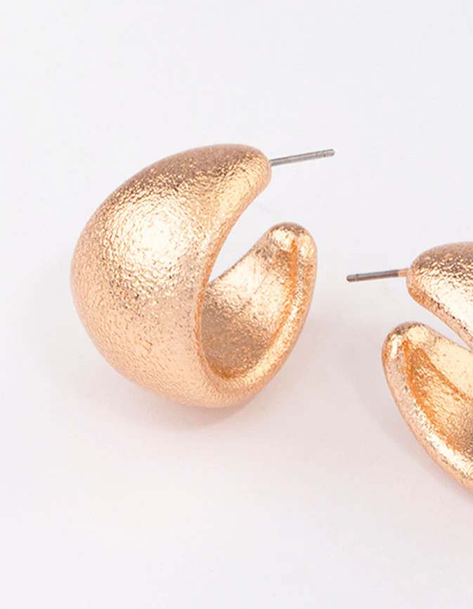 Gold Textured Tapered Hoop Earrings - Image 2