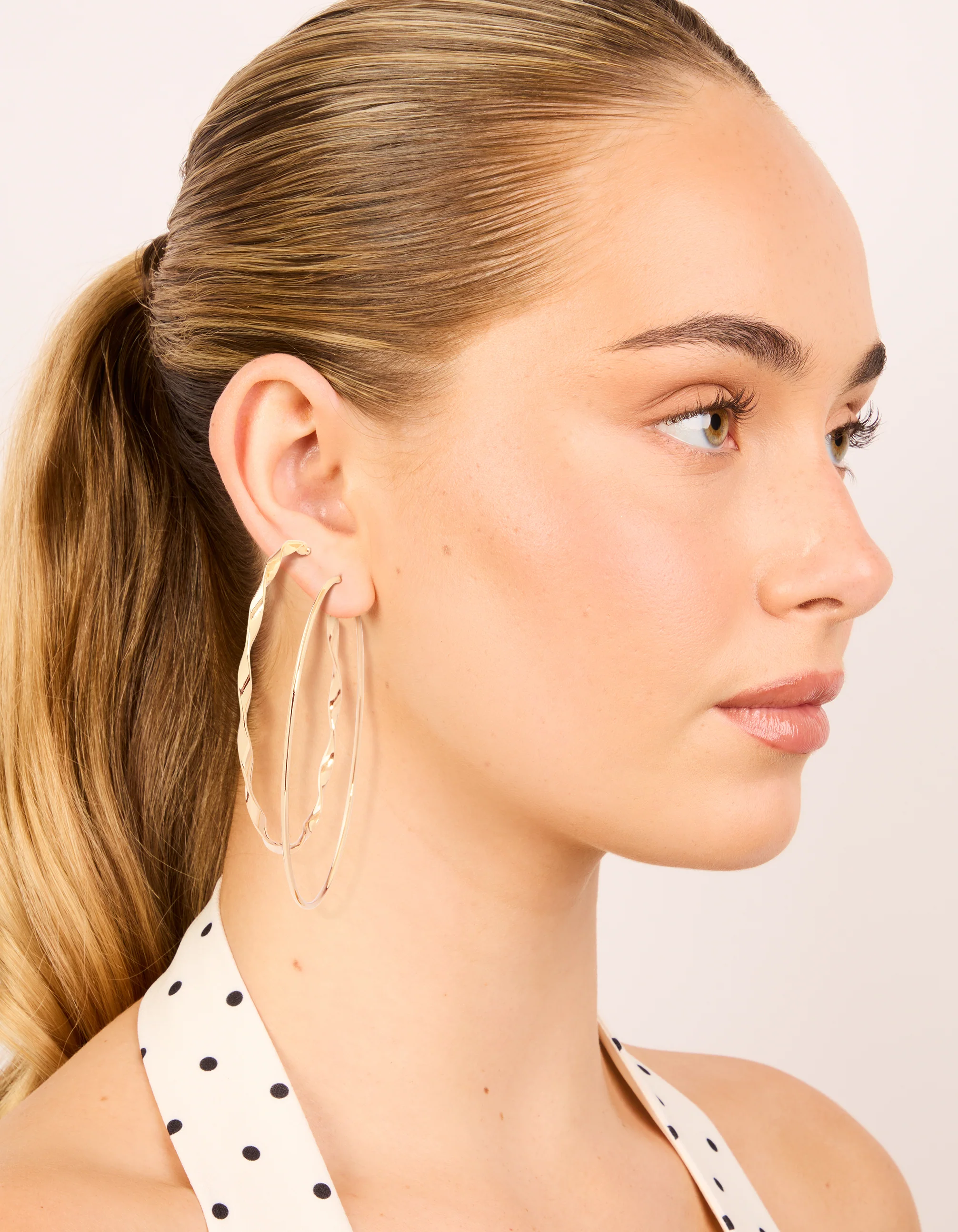 Gold Twisted & Classic Hoop Earrings 2-Pack - Image 3