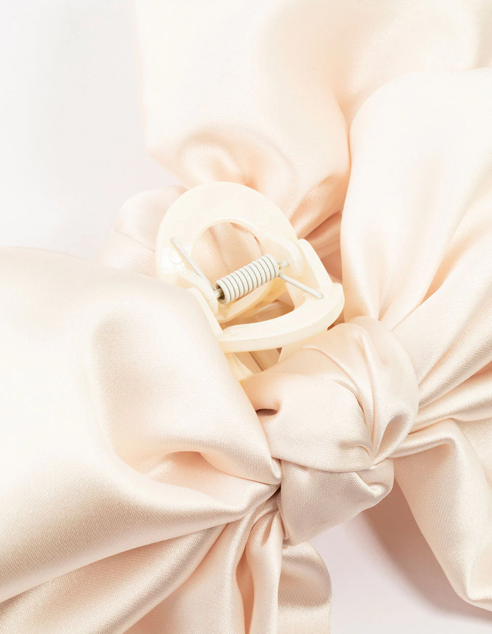 Large Cream Fabric Knotted Bow Clip - Image 3