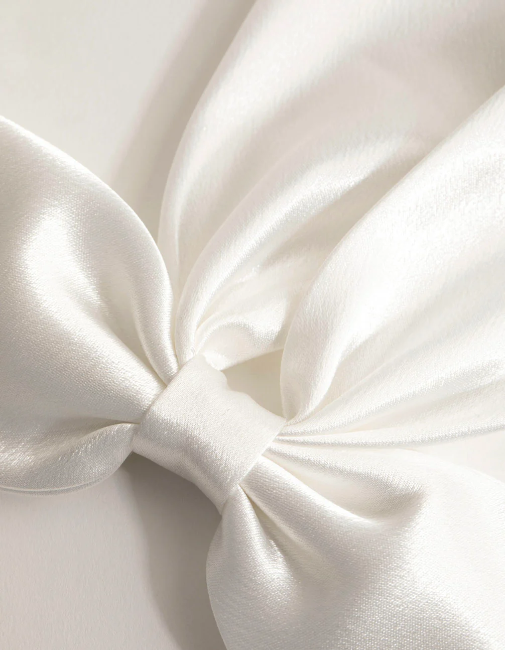 Statement Relaxed Fabric Bow Clip - Image 3